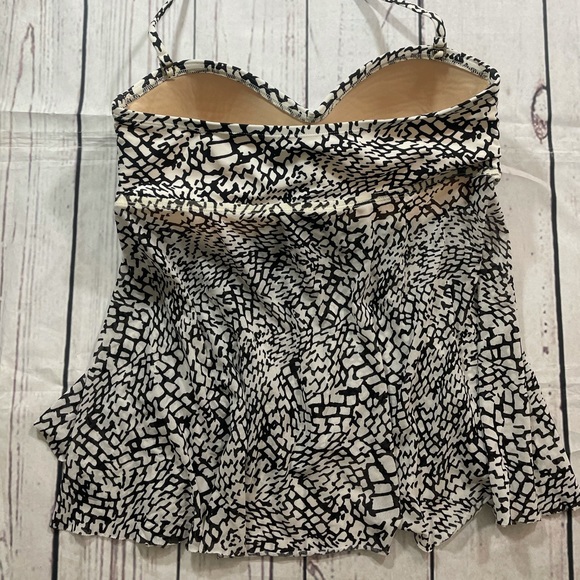 Medium fly away bandeau top swimwear-2 - Picture 2 of 6